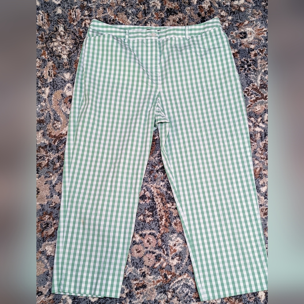 Jones New York Signature green and white Gingham cropped pants size 16